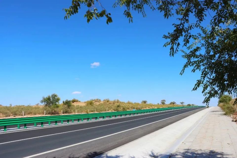 g5511二广高速集阿联络线安业至公主埂段公路主线路面贯通_腾讯新闻