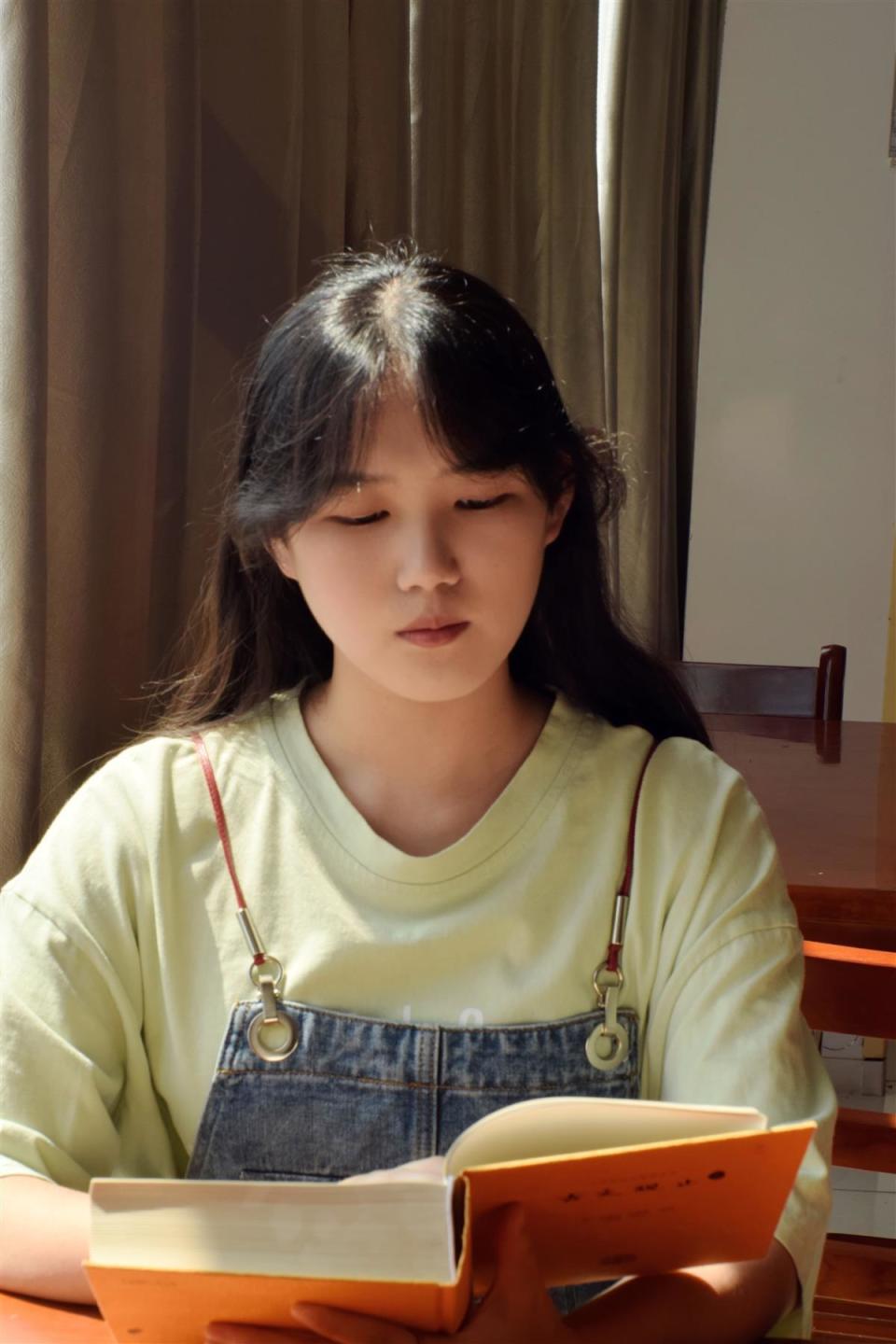 职校女生原创歌曲记录青春,曾休学一年去横店学表演