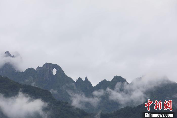 图为怒江州的石月亮景区.黄兴鸿 摄另外5条线路在单个州市中串联线路.