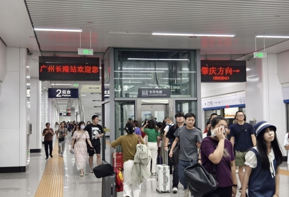 番禺两站旅客发送量位居全线各站前三