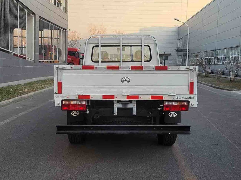 北汽制造勇士皮卡单排版新车型曝光外观霸气搭载24t柴油动力