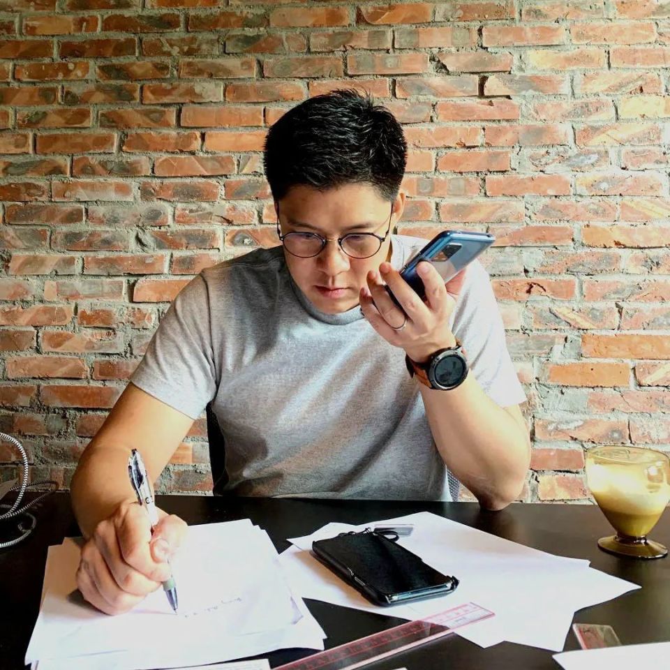 霍家三公子求婚成功,郭晶晶妯娌也低调!霍启刚三兄弟画风大不同