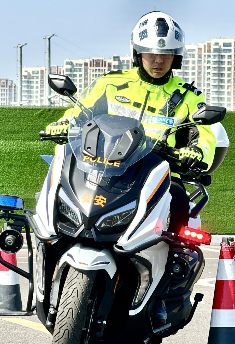 李沧交警铁骑队开展驾驶技能比武活动