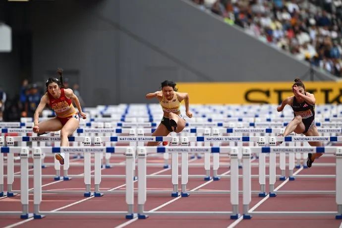 5月27日,@吴艳妮jennie 发文,宣布退出重庆站比赛.