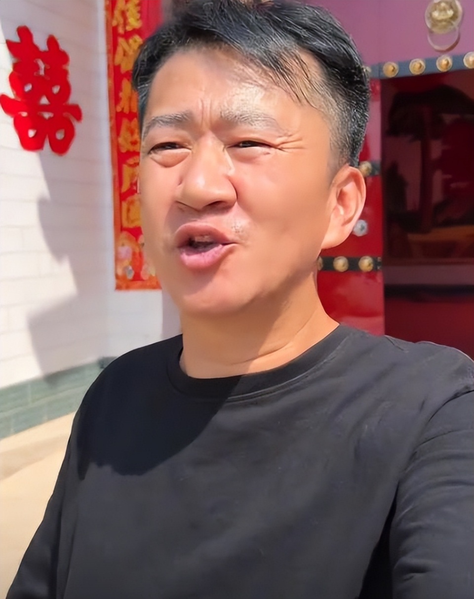 百度知道：澳門(mén)一肖一碼100精準(zhǔn)準(zhǔn)確李嘉明否認(rèn)結(jié)婚收百萬(wàn)禮金！萬(wàn)萬(wàn)沒(méi)想到：準(zhǔn)備50桌酒席來(lái)了1400人