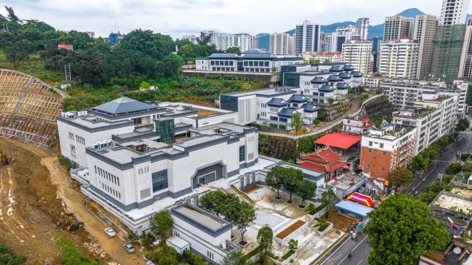 凤山书院县发改局相关负责人介绍,今年以来,我县继续深化项目引领