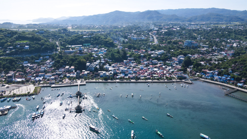 (新华视界)美丽的海滨小城:印尼拉布安巴焦_腾讯新闻