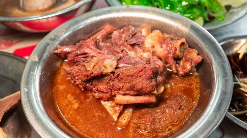 泉州牛排和西餐里的牛排不一样,烹饪技法和部位都不同,泉州的牛排是