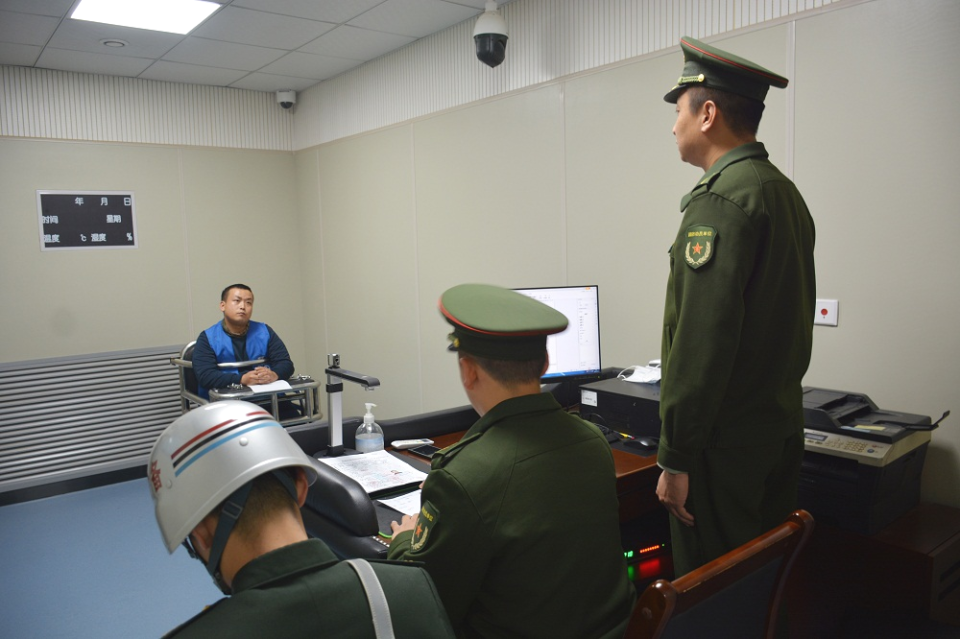 3·15打假丨如何识别假军人？_腾讯新闻