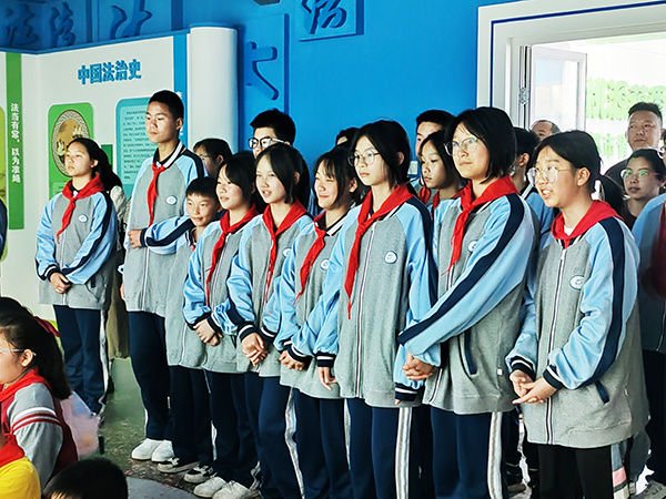 知法 懂法 守法 用法 同安中学开展红领巾法治学院亲子活动_腾讯新闻