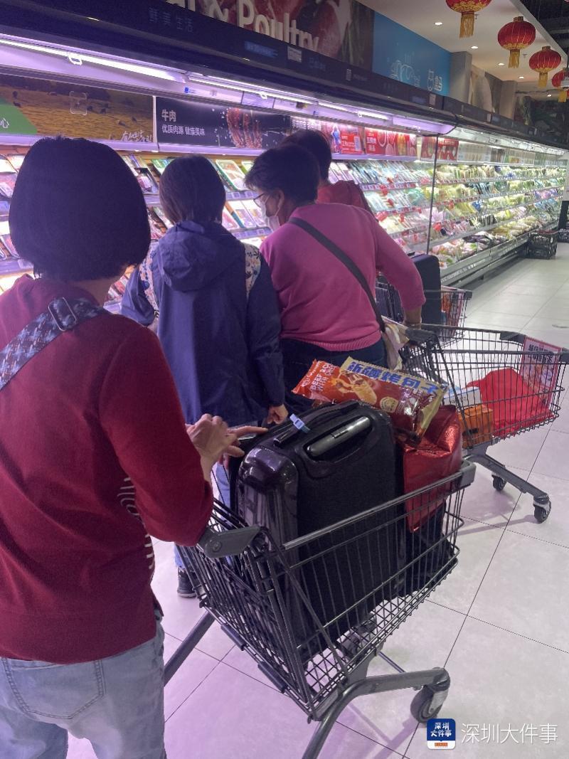 香港流行赴深师奶团：100蚊逛吃一天，你说爽不爽！-腾讯新闻