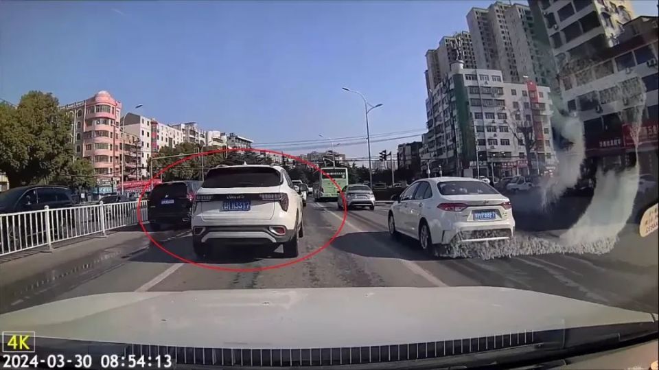 白云大道创业三路路段违法行为:驾驶机动车违反禁止标线指示的(11170)