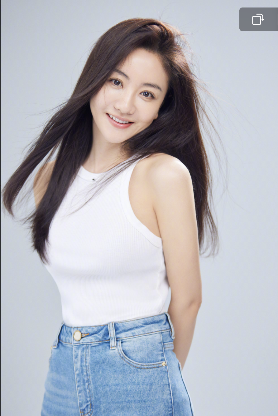 而杨蓉也在自己的社交平台上发布了近照.