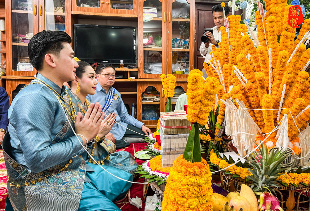 老挝旅行偶遇一场婚礼新郎新娘都曾到中国留学发现很多有趣点