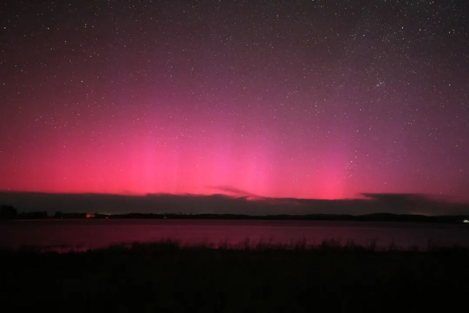 为大家奉上瑰丽奇观大片本报记者联系到谢宏宇与银河交相辉映拍摄到