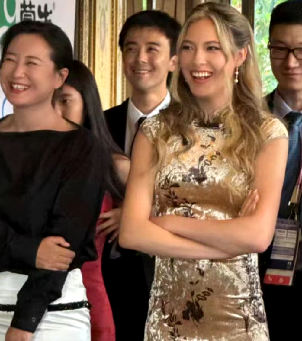 年轻还是占优势的,加上谷爱凌是混血基因,骨架大,个子高,和身高168的