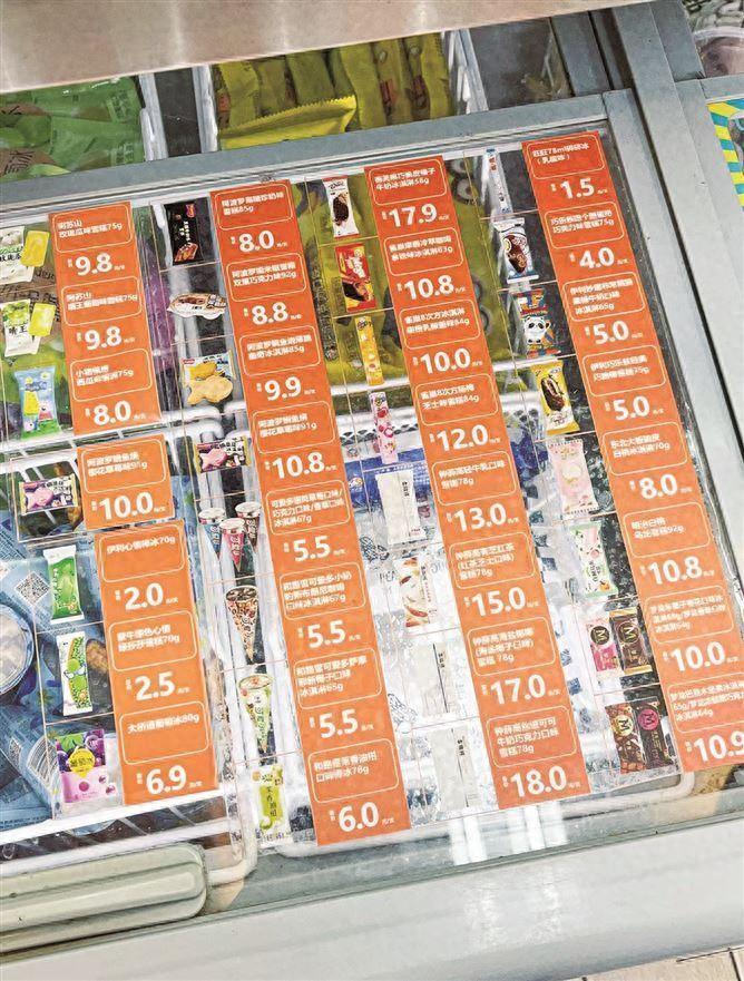 昨天中午,记者来到莲前西路的一家罗森便利店.