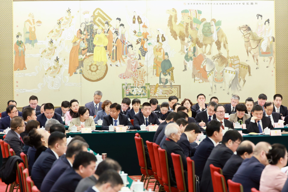 陕西代表团举行开放团组会议