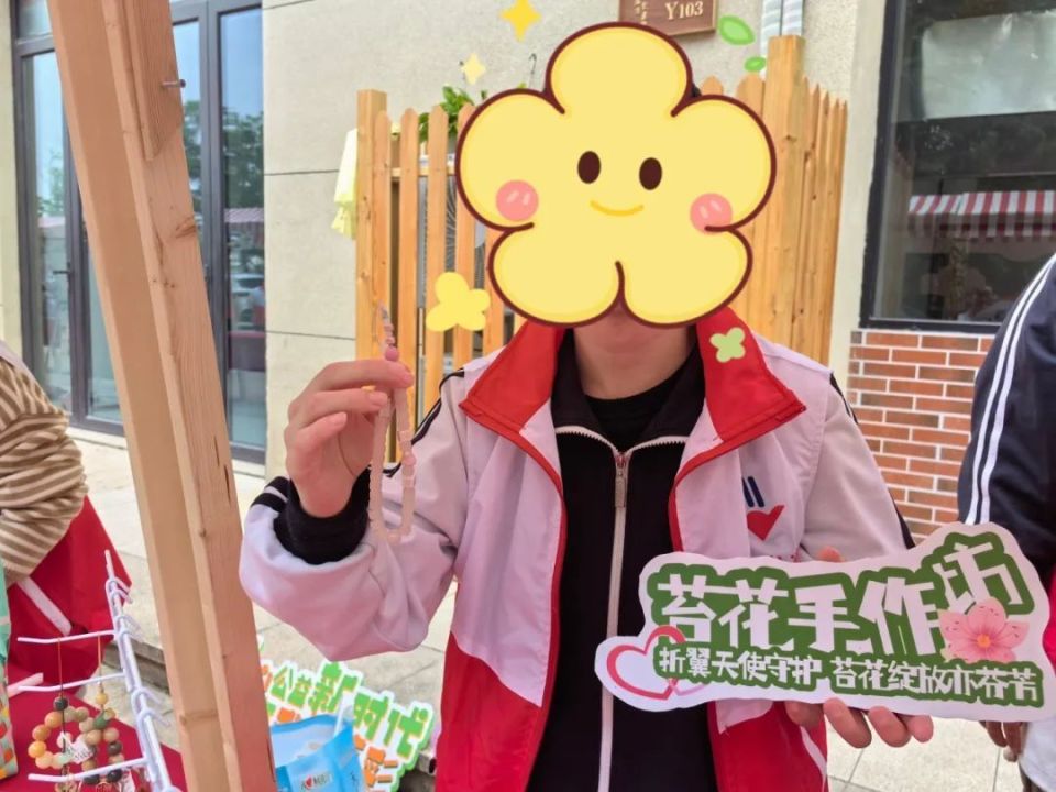 在奉浦街道,迎来"苔花"的绽放