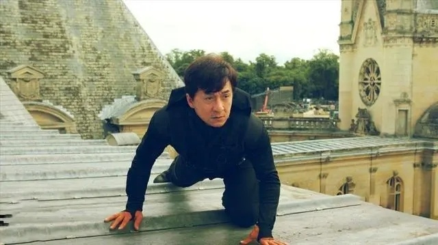 成龙发文庆祝70岁生日,回应"白发变老"