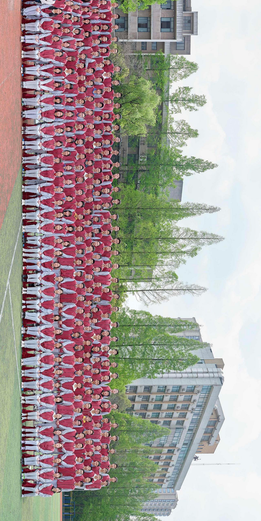 杭州一中学拍下超长千人毕业照