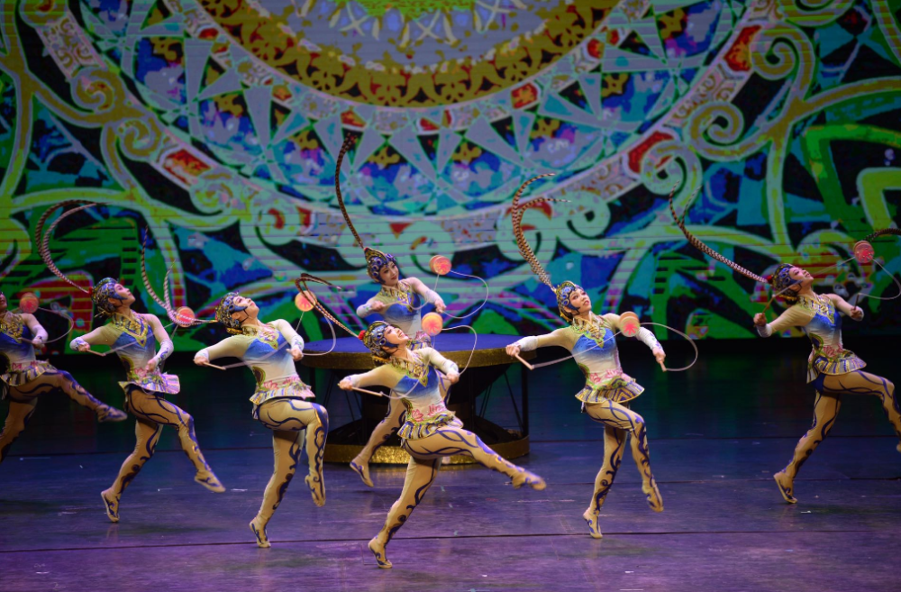 擦亮大戏看北京文化名片中国杂技团与北京欢乐谷签约合作