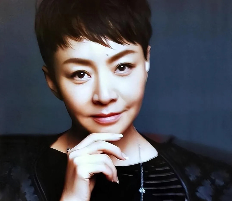 宋丹丹凭借一己之力捧红3个女儿,却唯独没有捧红亲儿子