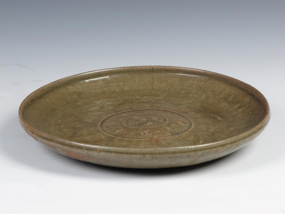 文博日历丨越窑青瓷盘,留住江南茶韵与夏日荷风