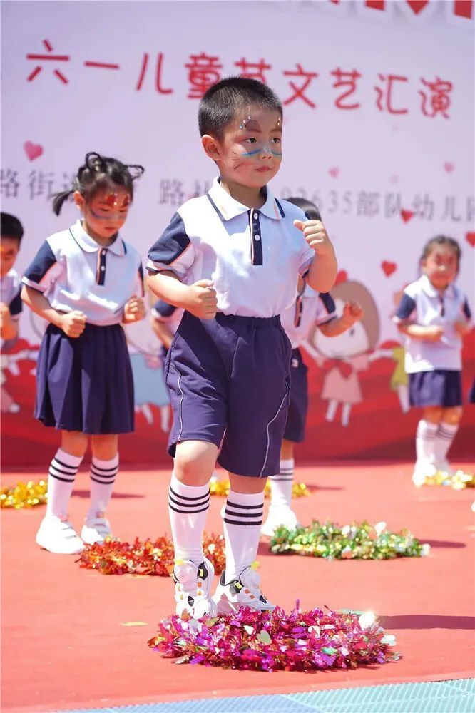 92635部队幼儿园(吴俊杰 徐伟豪 杜云龙 陈子煜)过一个特殊的节日队列