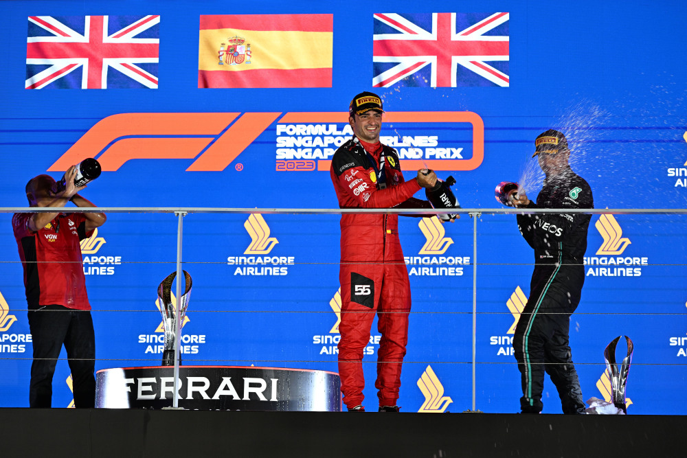 赛车f1新加坡大奖赛塞恩斯夺冠