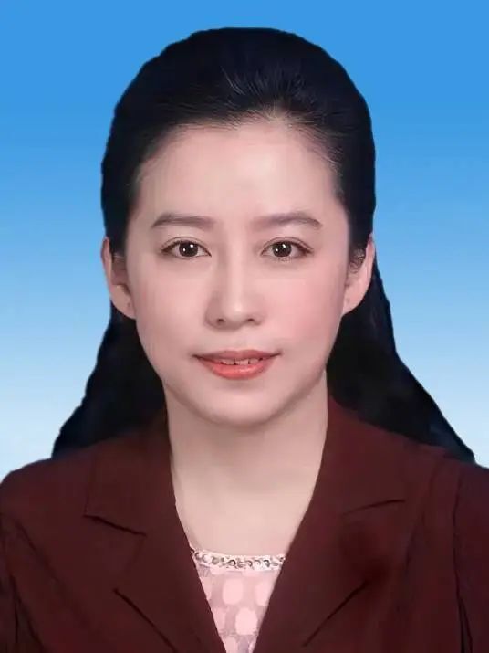公开资料显示,陈婷婷出生于1971年4月,上海人,1992