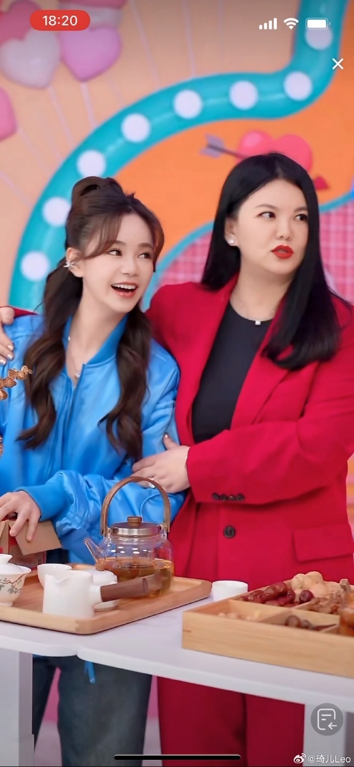 宣布"我已退休了"5个月后,李湘复出与李维嘉再度同台