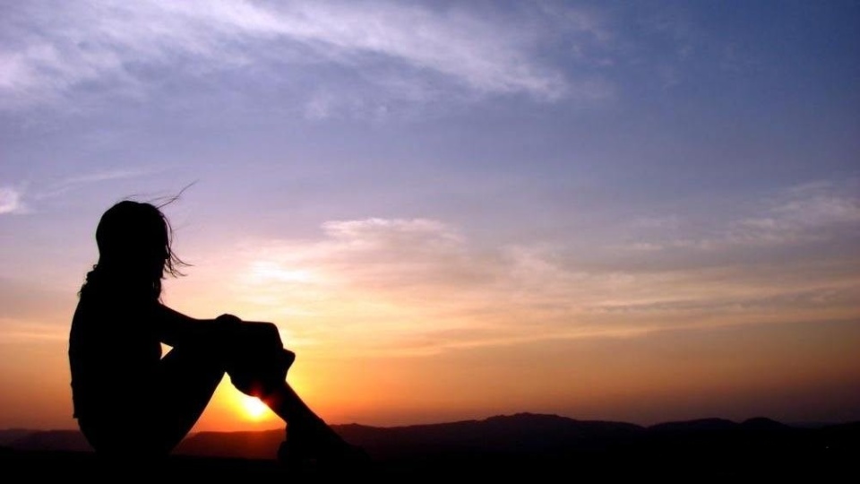 有的人即使日日夜夜穿梭在茫茫人海中,即使独自一人在异乡,但只要想到