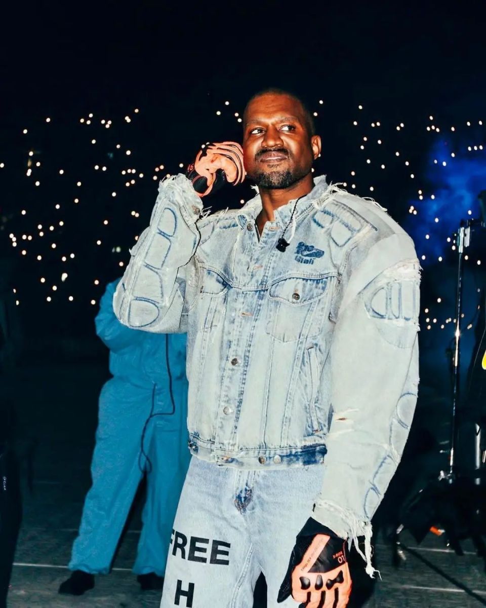kanye 同款夹克,drake 找了两年终于穿上了