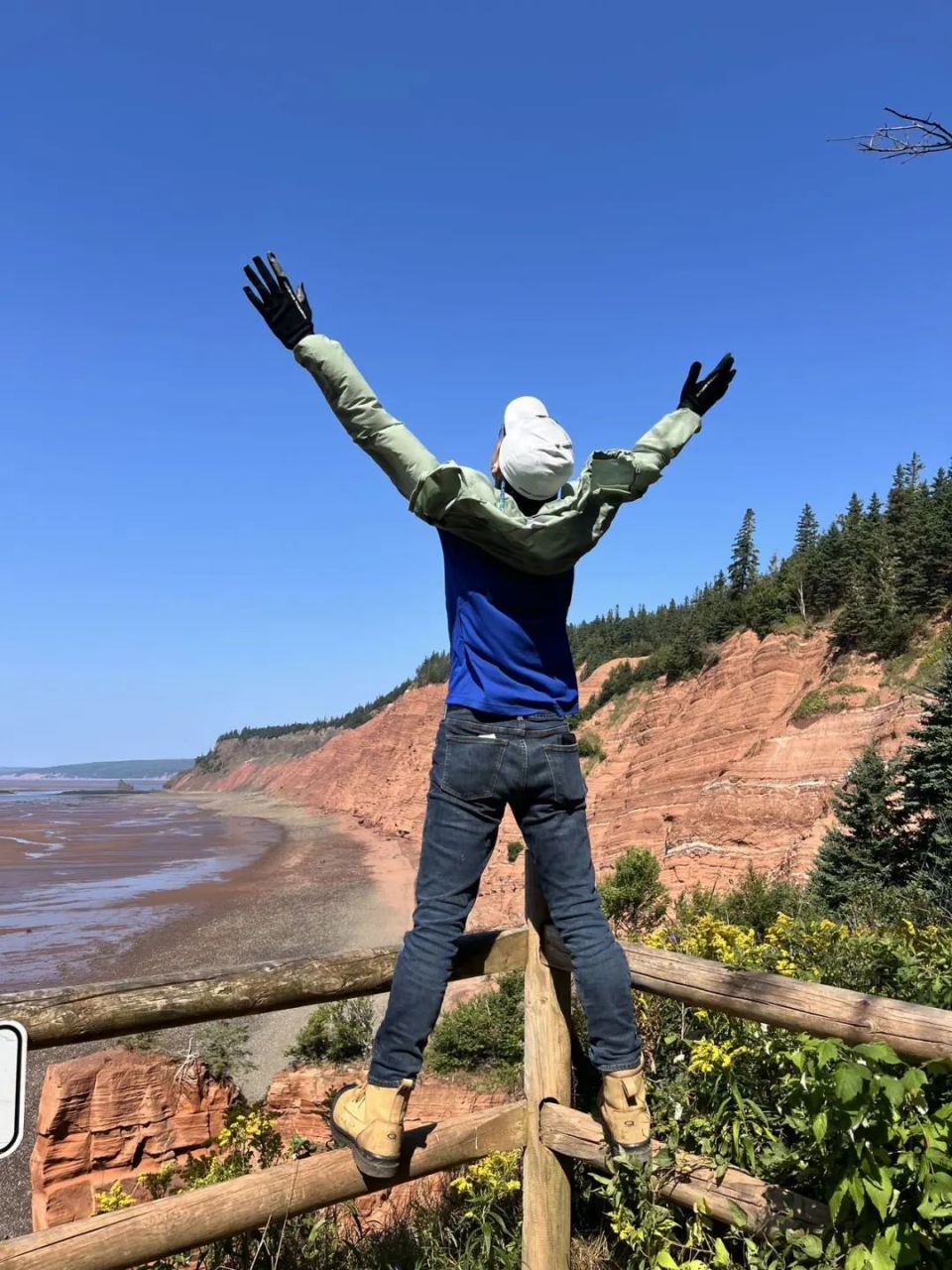 大学时徒步,他会做详细的路程规划,在gps上记录路点——哪里有水源