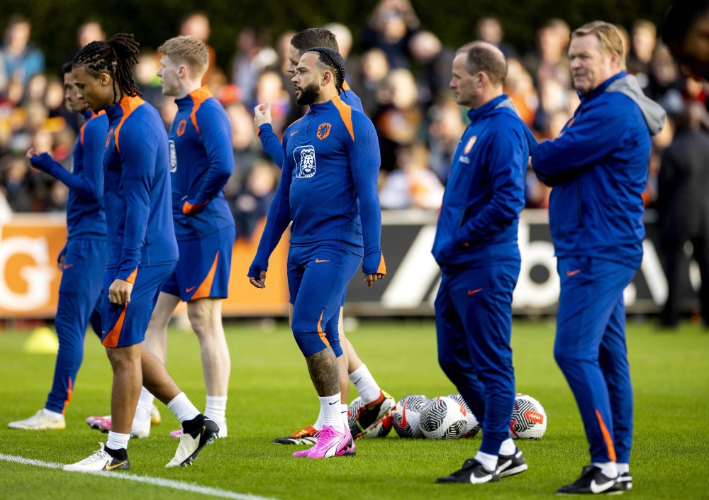 足球荷兰队备战友谊赛