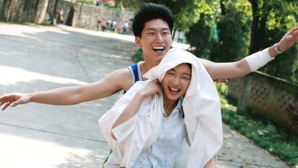 周冬雨再受牵连,内娱顶流恋情曝光?曾志伟:"我潜过她"