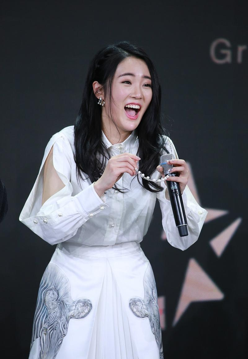 张可盈确切地说,张可盈的起点也很高,参与的第一档综艺就是湖南卫视重