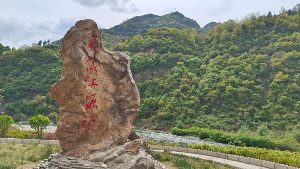 嘉陵江源头.火车上望见的嘉陵江.