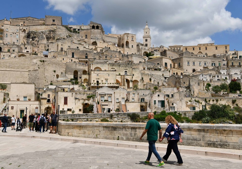 (国际)走近意大利古城马泰拉_腾讯新闻