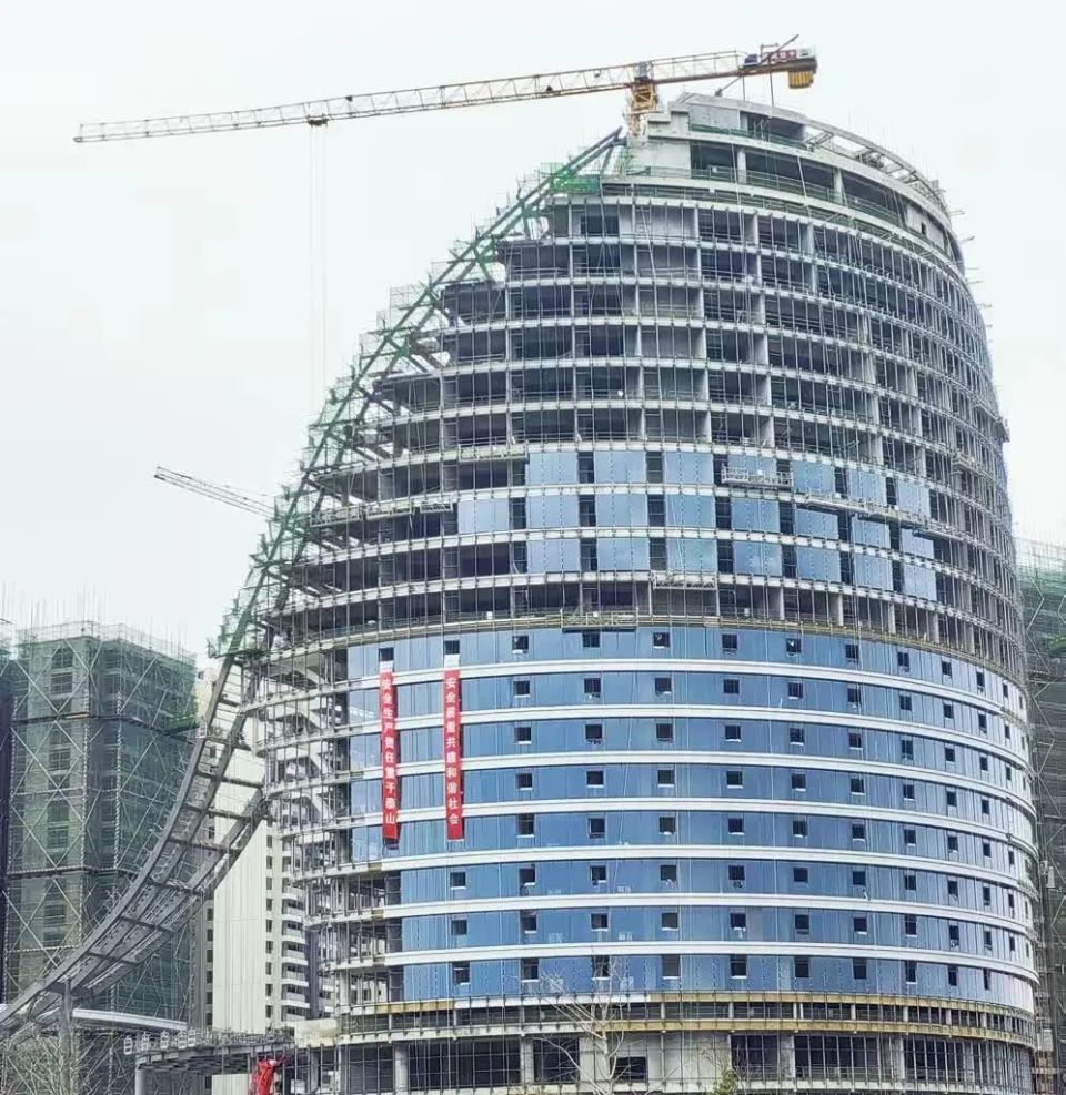 螺溪河大桥建成后,南充国际会展中心与临江大酒店将实现"无缝连接".