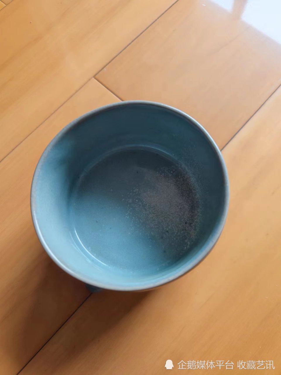 博古珍藏》宋汝窯天青釉弦紋三足尊式爐早期收藏老件瓷器博物館級文物