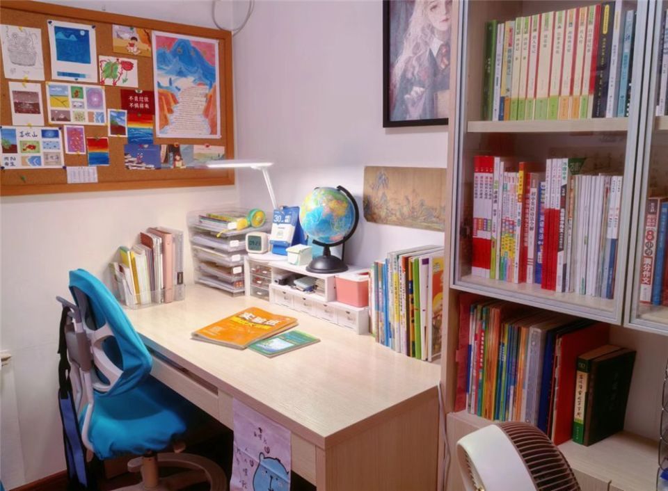 江苏"老母亲"家的学生房火了:将旧卧室变初中生小屋,乱中有序