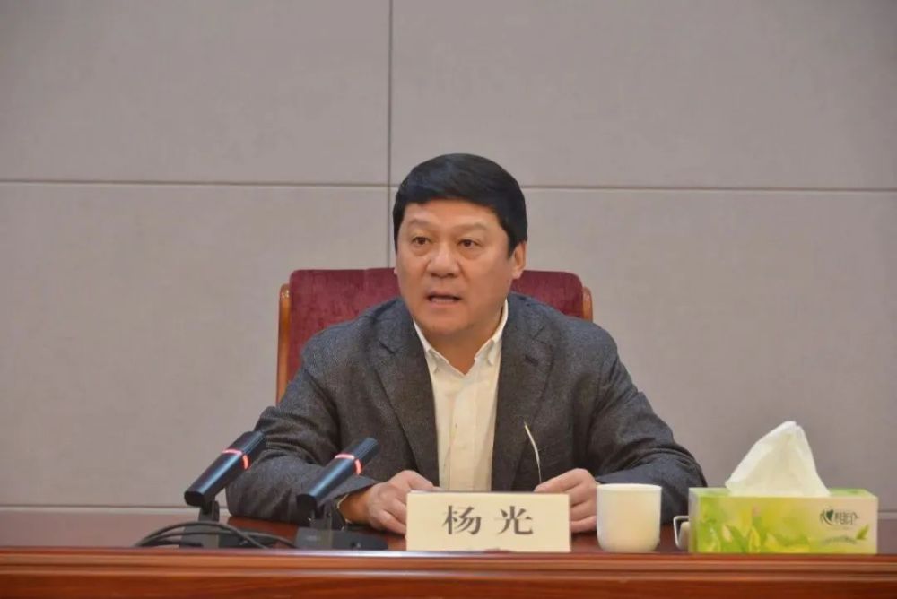 曾与杨光共事多年的两名农行河北省分行原副行长王振林,赵立宏,已分别