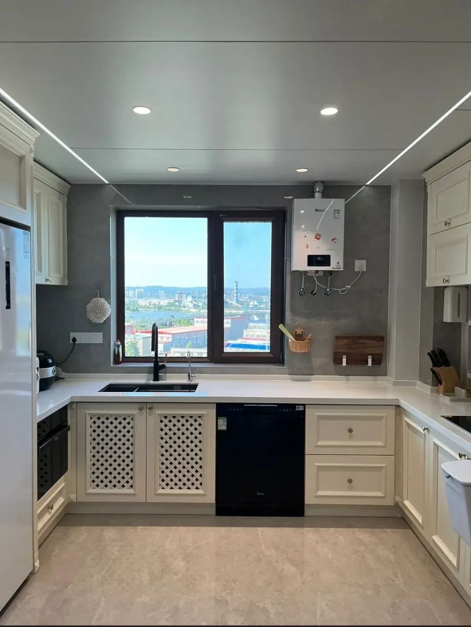 厨房吊顶施工,要了解石膏板吊顶和硅酸钙板的区别