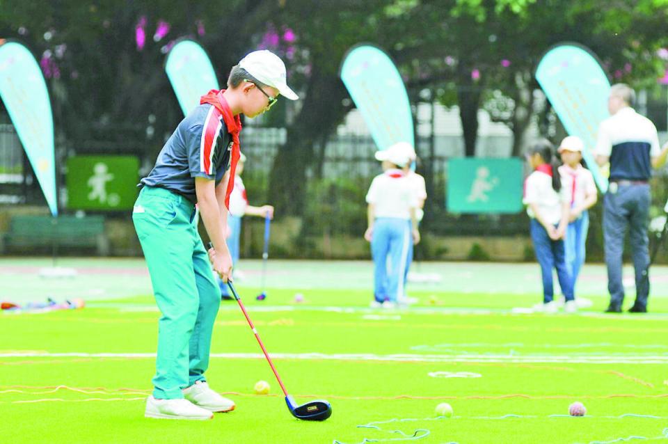 深圳的公立学校黄埔学校将高尔夫球课纳入校本课程,景莲小学,天健