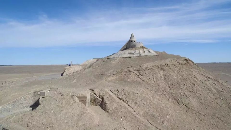 敖包山敖包山防御工事1963年修建而成,修筑了防坦克壕,交通壕,炮位