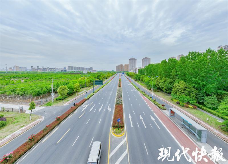 滬寧沿江高鐵建成通車,常州奔牛國際機場航站區改擴建工程全面開工.