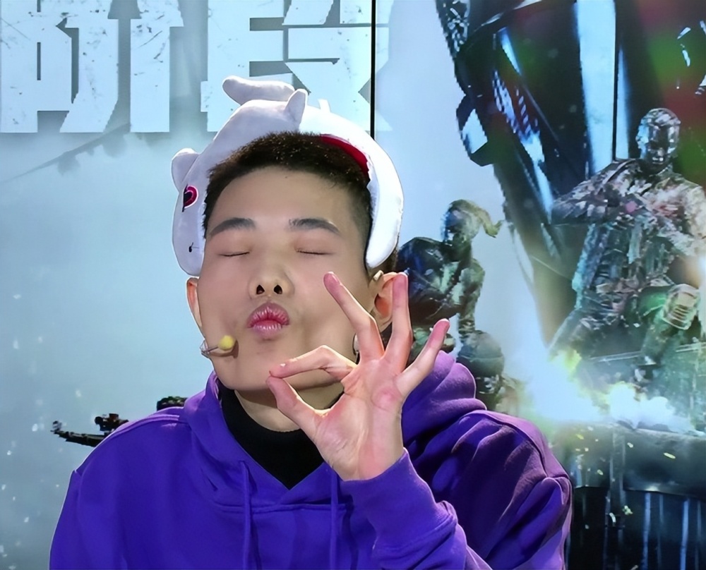 但是此时运营抢先一步安排鲨鱼参加虎牙官方