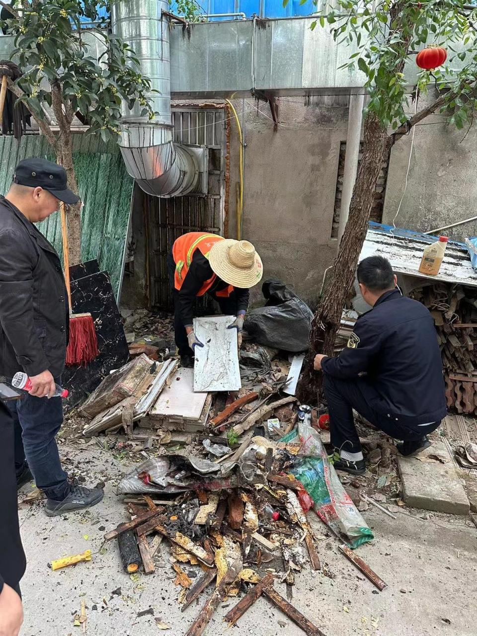 "10月19日,家住武汉市东西湖区走马岭街道拉管厂宿舍87号的童景利婆婆